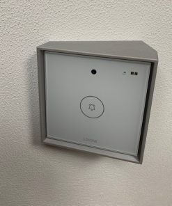 Loxone Intercom/NFC Adapter schräg für Direktmontage auf der Wand