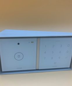 Loxone Intercom/NFC Adapter schräg für Direktmontage auf der Wand Querformat
