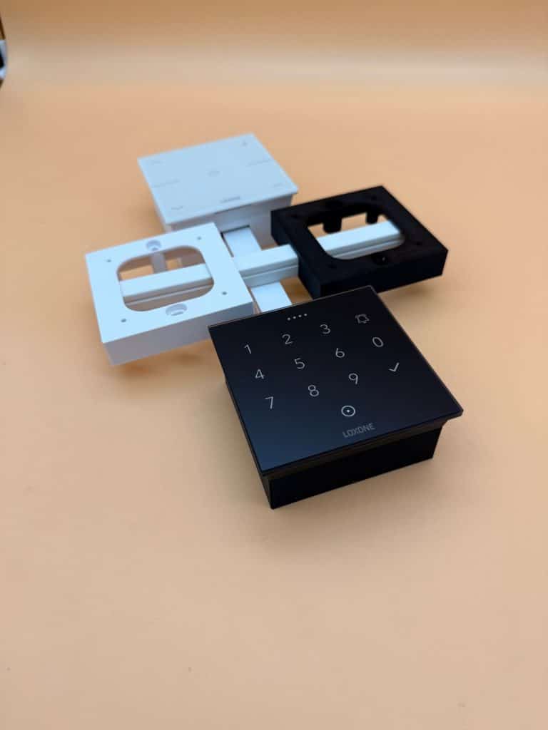 Aufbaugehäuse für Loxone Touch Pure/Flex/NFC passend zum Loxone Rahmen