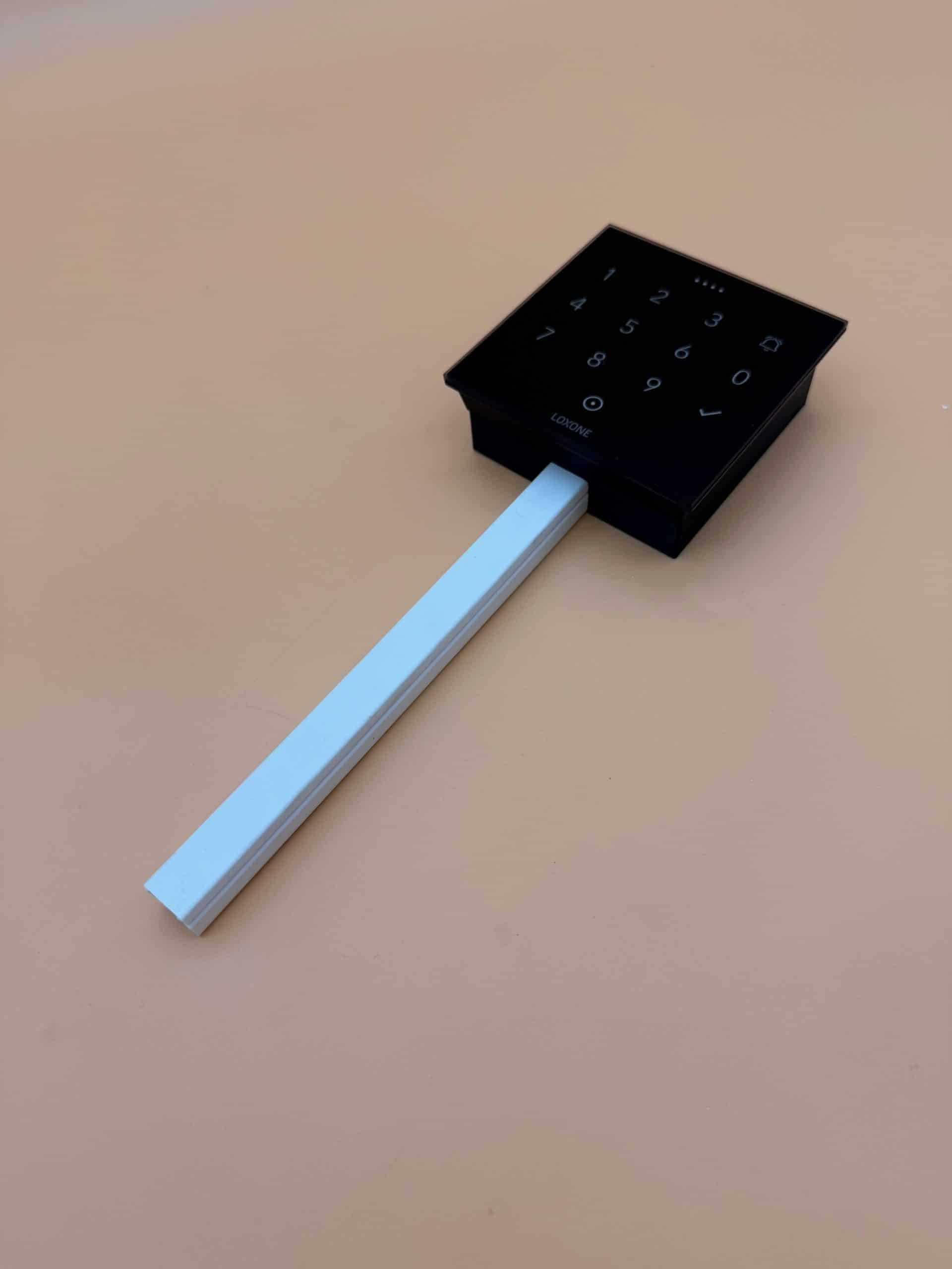 Aufbaugehäuse 18mm/25mm für Loxone Touch Pure/Flex/NFC passend zum Loxone Rahmen – Bild 3