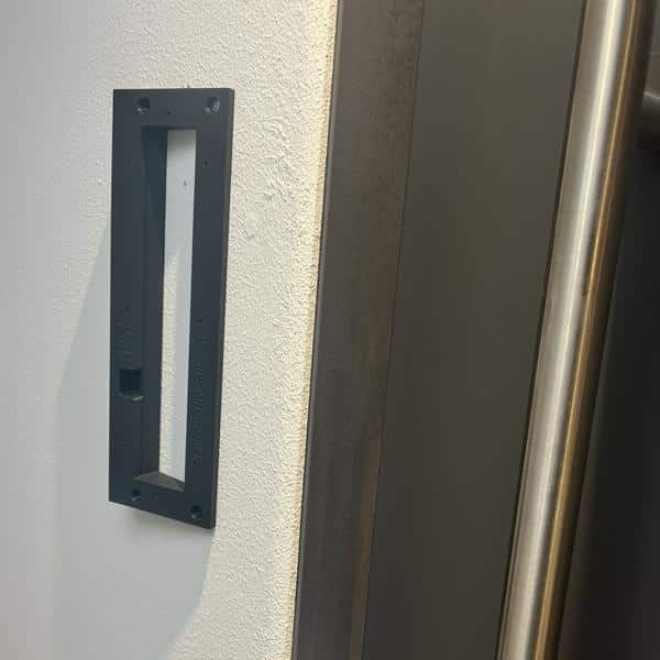 Loxone Intercom/NFC Adapter schräg für Direktmontage auf der Wand ohne Wetterschutz aus Kunststoff – Bild 9