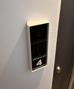 Aluminium Loxone Intercom/NFC Adapter schräg für Direktmontage auf der Wand