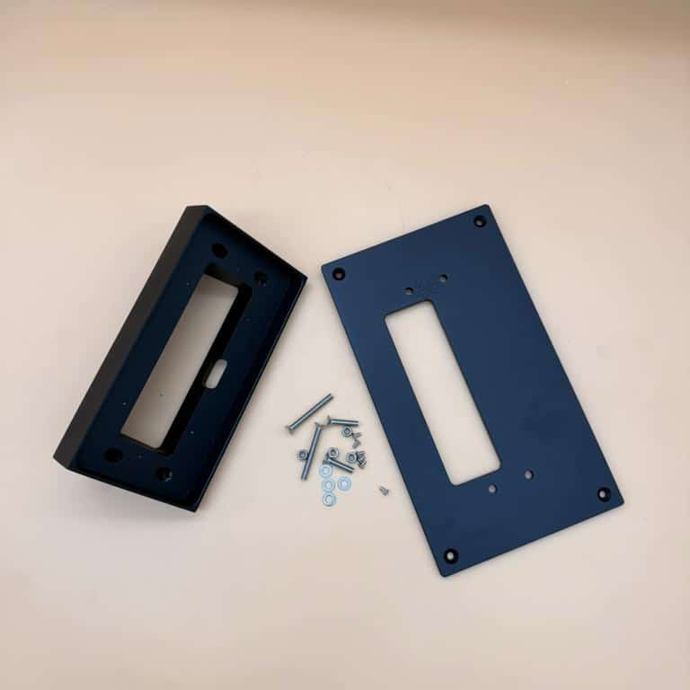 Aluminium Loxone Intercom/NFC Adapter schräg für das alte Intercom Unterputzgehäuse – Bild 2