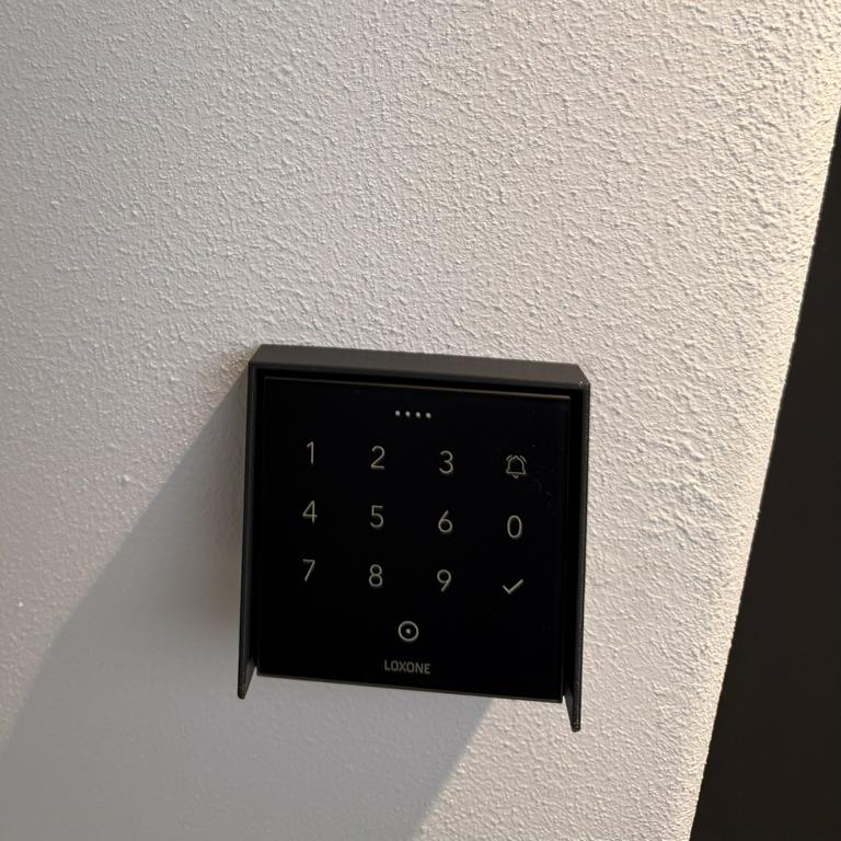 Schräggehäuse für Loxone NFC Code Touch / Touch Flex IP44 – Bild 8