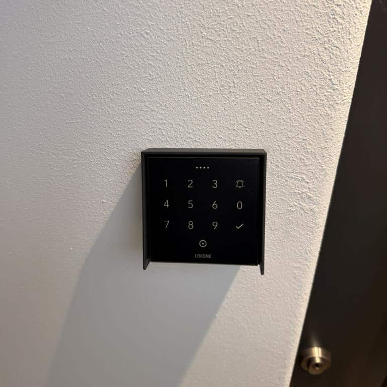 Schräggehäuse für Loxone NFC Code Touch / Touch Flex IP44 – Bild 7