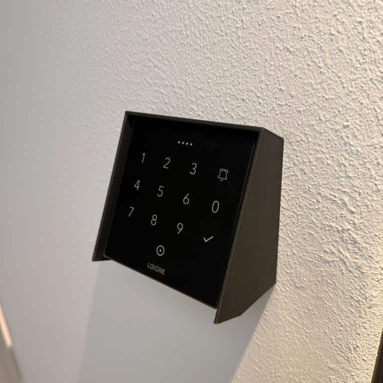 Schräggehäuse für Loxone NFC Code Touch / Touch Flex IP44