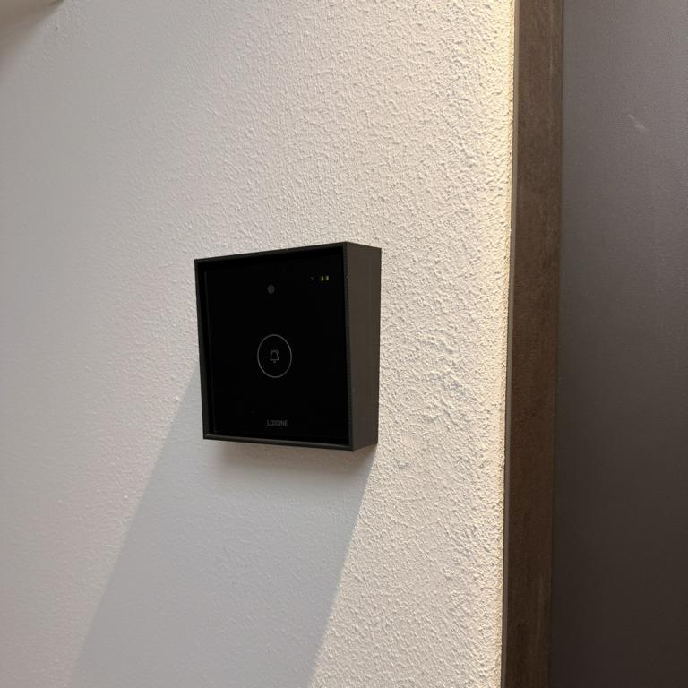 Schrägadapter für Loxone Intercom bei zu hoch vorhandener Anschlussleitung – Bild 6