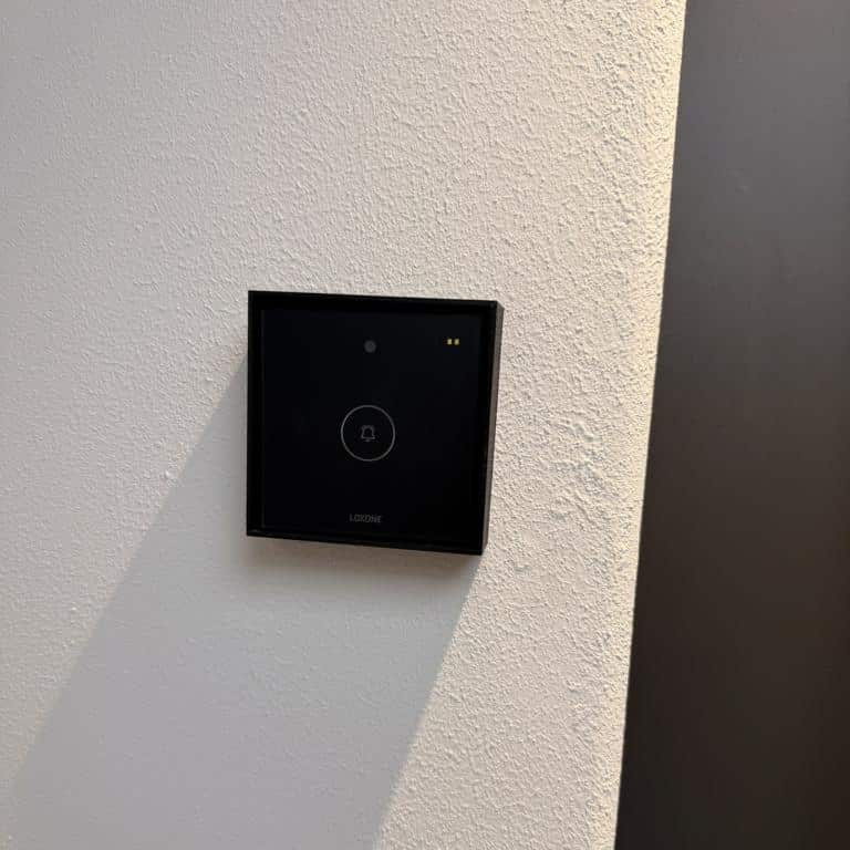 Schrägadapter für Loxone Intercom bei zu hoch vorhandener Anschlussleitung – Bild 5