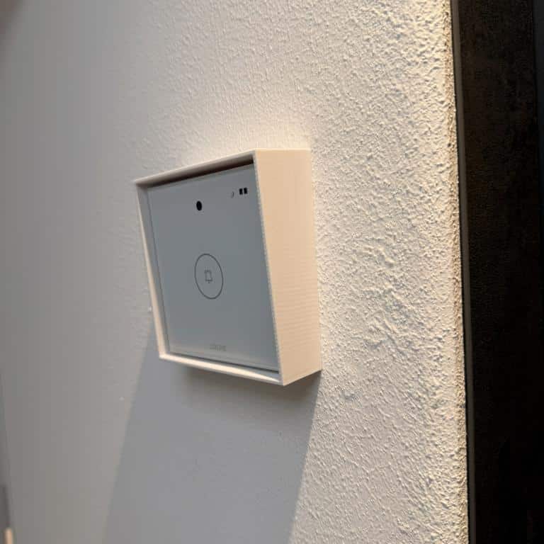 Schrägadapter für Loxone Intercom bei zu hoch vorhandener Anschlussleitung