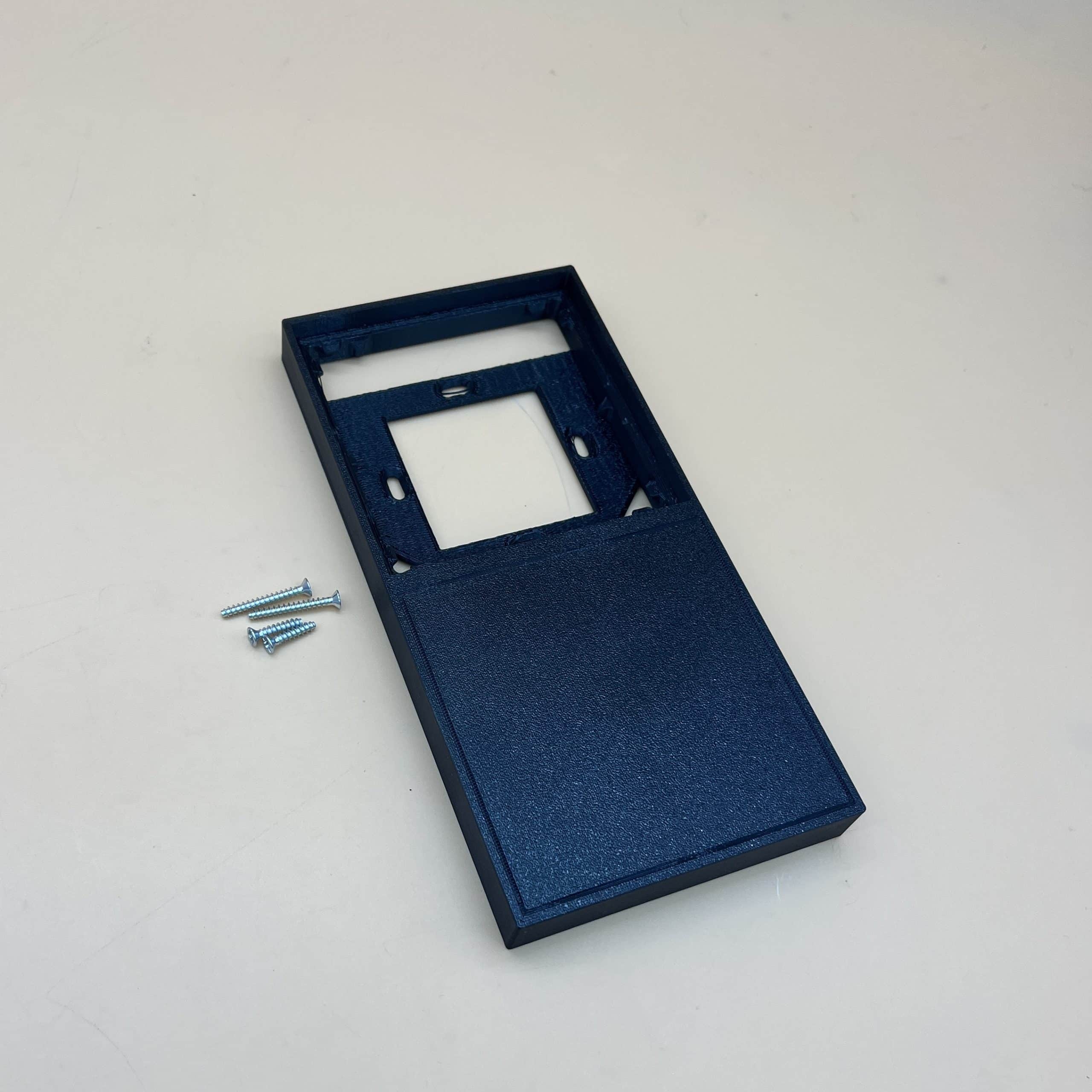 Adapterrahmen für Loxone Touch Pure Display mit Blindabdeckung (für Nachrüster) – Bild 6