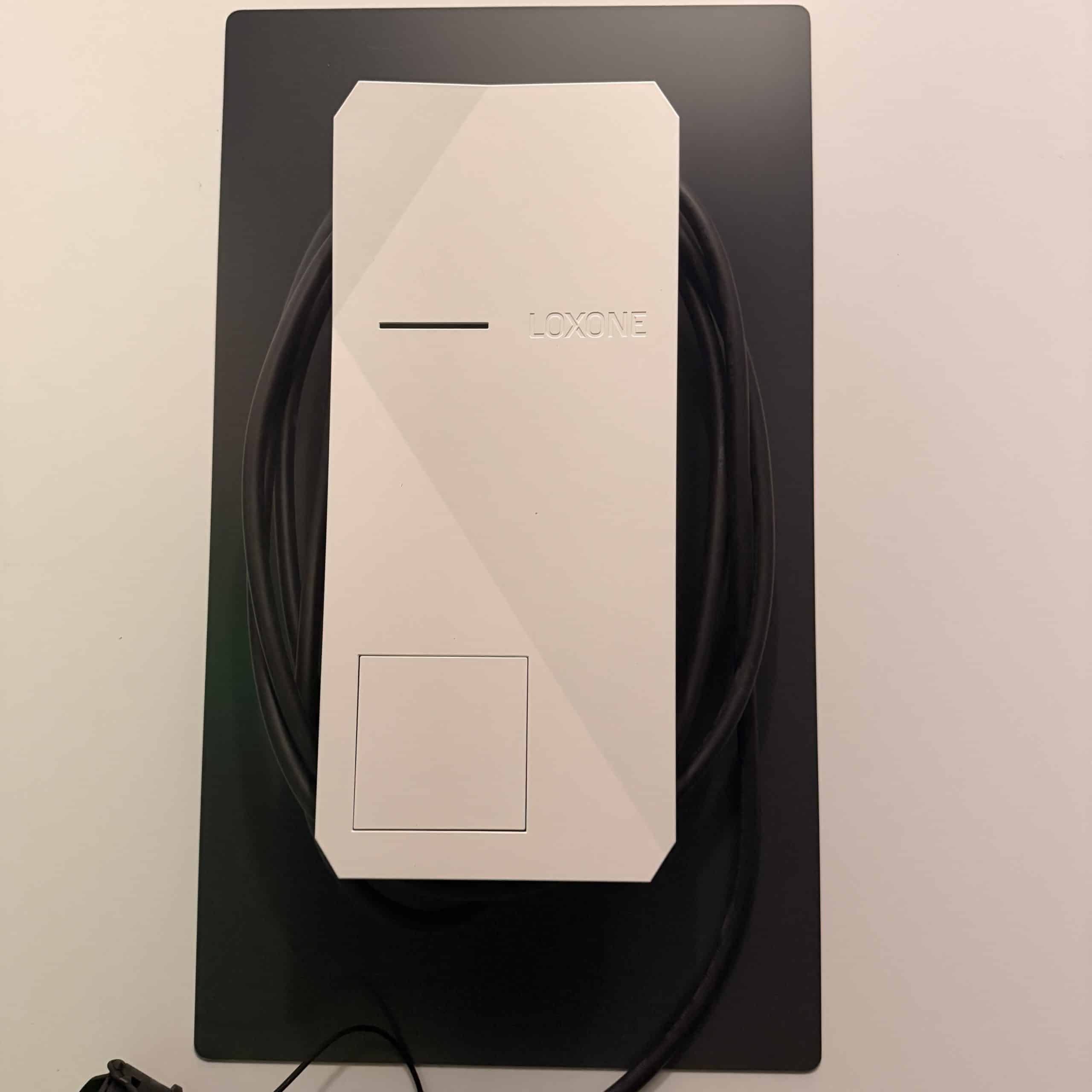 Wandschutzplatte für Loxone Wallbox