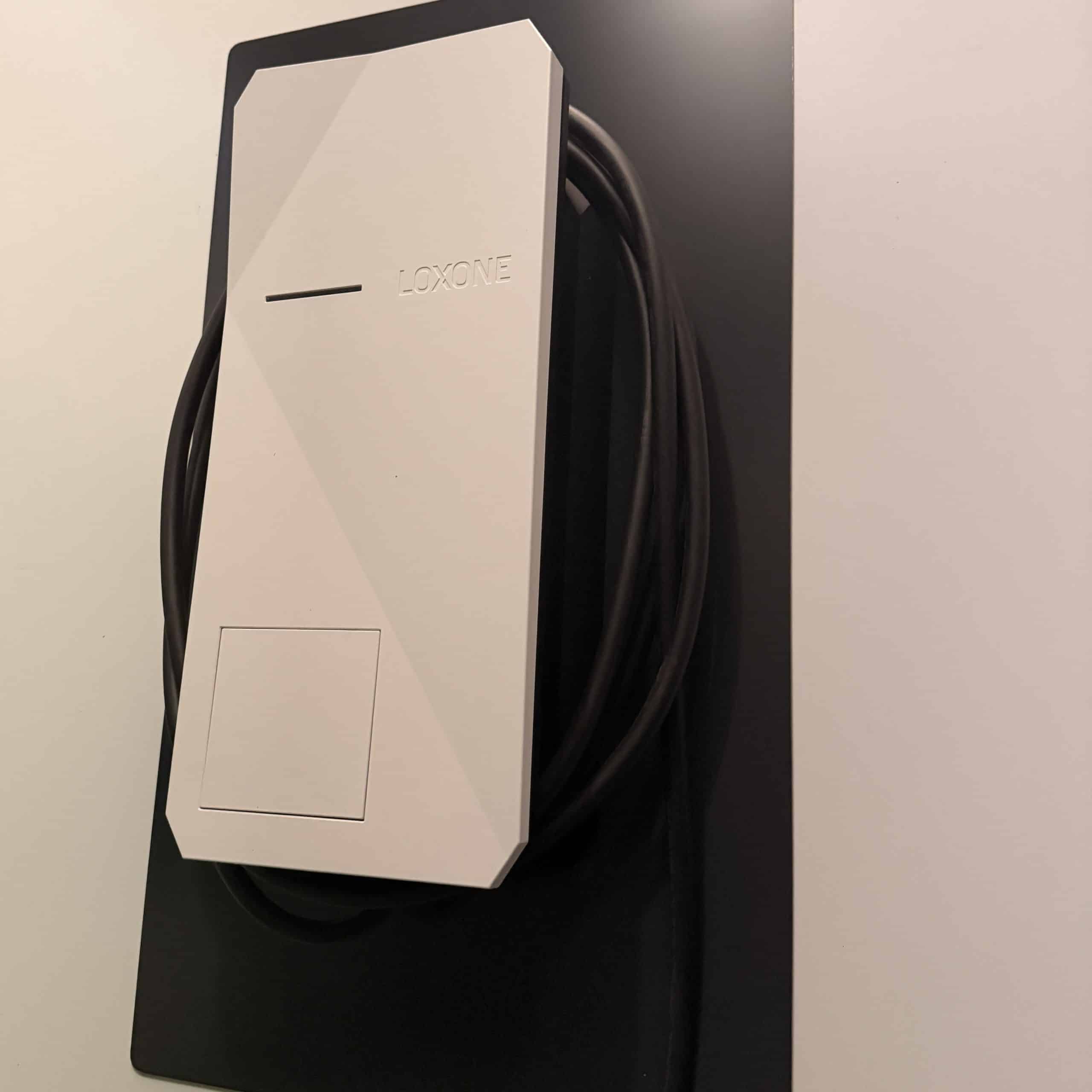 Wandschutzplatte für Loxone Wallbox – Bild 4