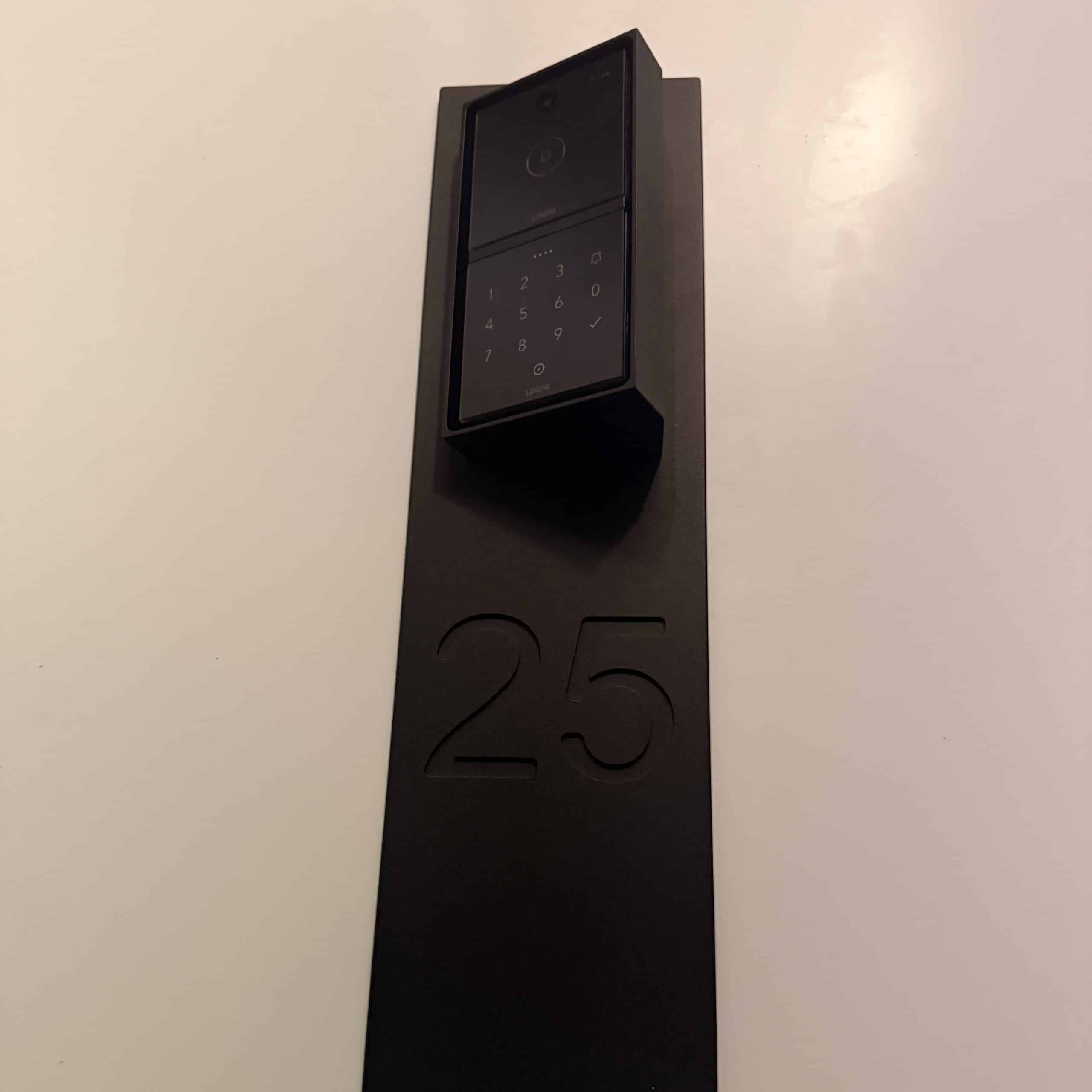Aluminium Blende mit Schrägadapter 25 Grad für Intercom / NFC / Flex – Bild 2