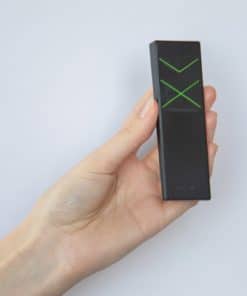 Remote Air Mini in der Hand